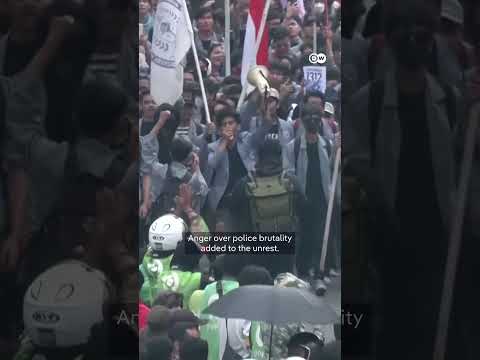 Indonesian military deployed to quell violent protests | DW News