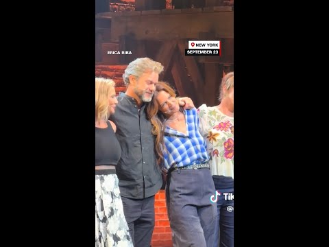 ‘Dawson’s Creek’ cast reunites and honors James Van Der Beek