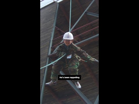 Seoul’s coolest window washer cleans Lotte world tower