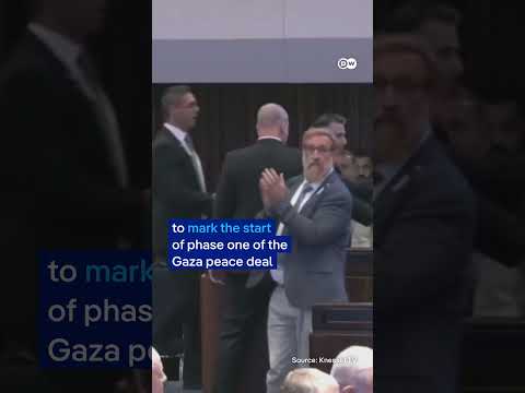 Trump’s Knesset speech interrupted by Israeli politicians | DW News