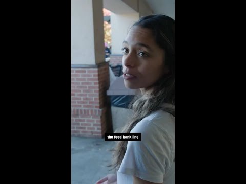 Federal workers line up for food donations three weeks into shutdown