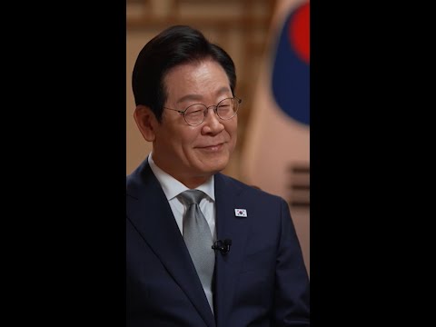 See what made the South Korean president laugh like this