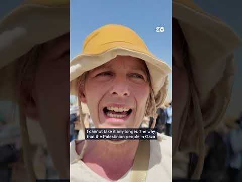 Israeli protesters try to cross Gaza border | DW News
