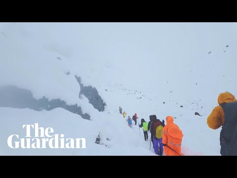 Eyewitness video captures hikers wading through snow after blizzard near Everest