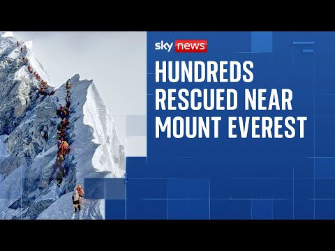 Everest blizzard sparks mass rescue operation