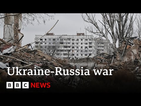 Four killed in wave of Russian strikes across Kyiv, officials say | BBC News