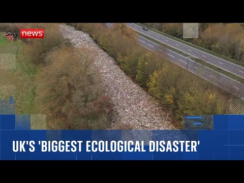 Hundreds of tonnes of waste dumped in Oxfordshire field