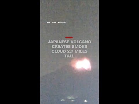 Japanese volcano creates smoke cloud 2.7 miles tall