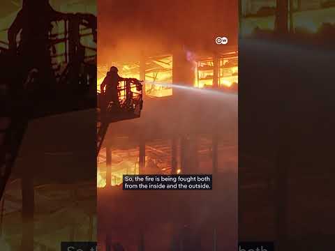 Croatia: Landmark skyscraper in flames in capital city Zagreb | DW News