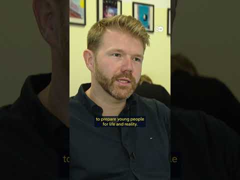 Crisis and war preparation for German students | DW News