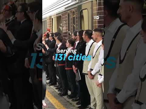 Luxury train travel of a bygone era returns to Italy | DW News
