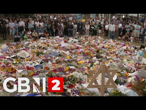 WATCH: Mourners lay flowers and pay tribute to the victims of the Bondi Beach attack