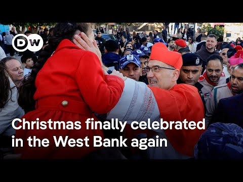 Christians celebrate Christmas in Bethlehem for first time in two years | DW News