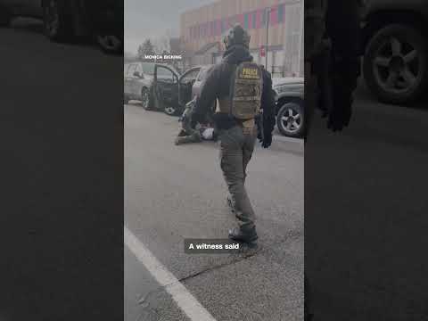 Video appears to show DHS agent knee detainee