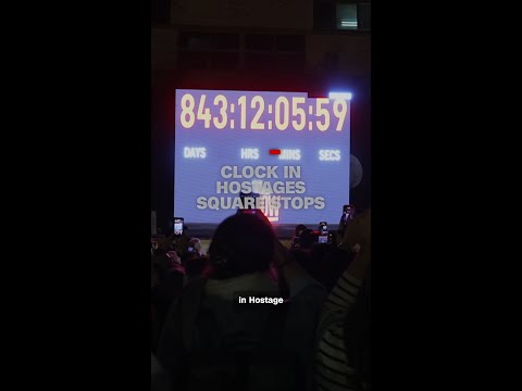 Clock in Hostages Square stops