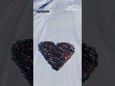 Skiers create heart-shaped tribute for Crans-Montana fire