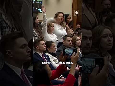 Epstein victims asked to raise they hand if they have still not met with DoJ