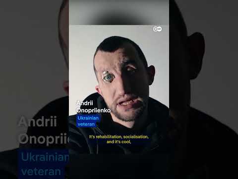 Wounded Ukrainian veterans find healing on stage | DW News