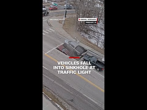 Vehicles fall into sinkhole at traffic light