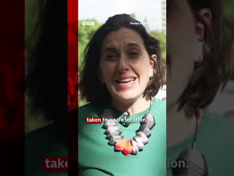 Australia grants Iranian footballers visa after anthem protest. #Football #Iran #Australia #BBCNews