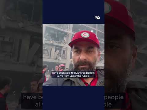 Rescue workers look for victims in rubble in Tehran | DW News