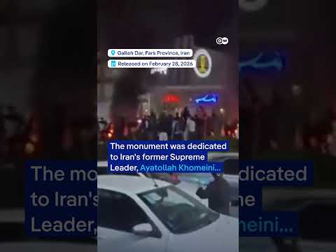 Iranians topple Ayatollah monument | DW News