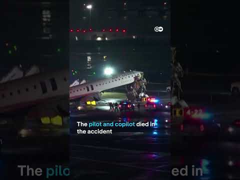 Airplane collides with firetruck at New York airport | DW News