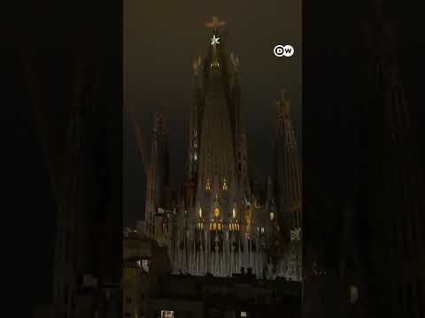 Landmarks go dark for Earth Hour | DW News