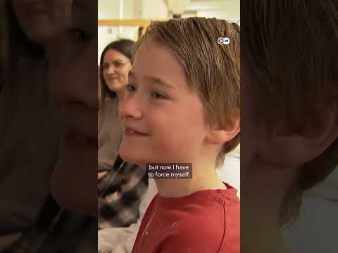 Austrian school students go phoneless for three weeks | DW News