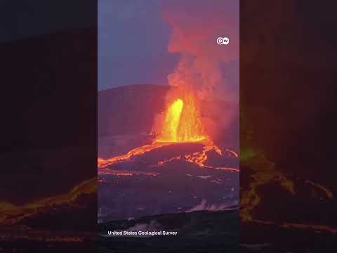 Hawaii’s Kilauea spews out lava dozens of meters up in the air | DW News