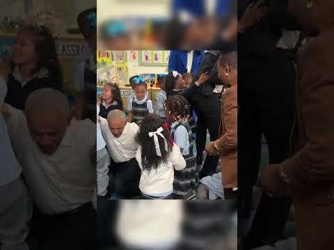 Obama and Mamdani lead singalong at New York child care centre
