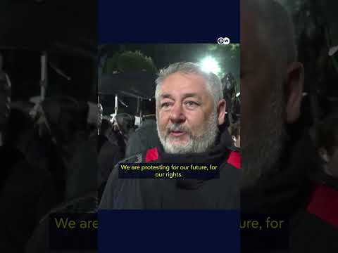 Anti-government protests in Albania turn violent | DW News