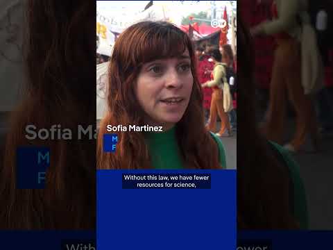 Tens of thousands in Argentina protest Milei’s budget cuts to universities | DW News