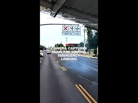 Camera captures seaplane making emergency landing