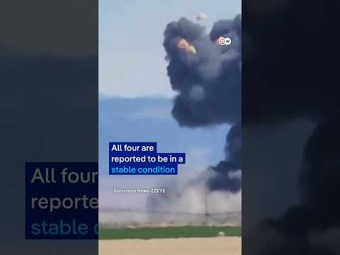 Crew ejected during US air show collision | DW News