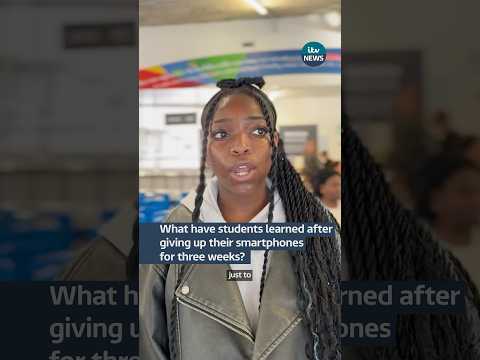 What have student learned after giving up their smartphones for three weeks?