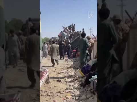 24 people killed in Pakistan train bombing