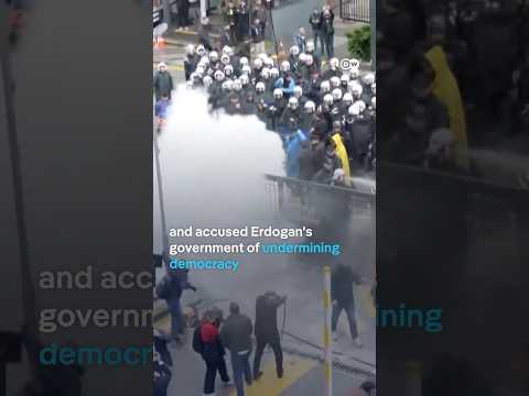 Turkish riot police storm opposition headquarters | DW News
