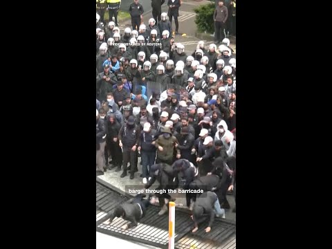Police storm opposition party headquarters in Turkey