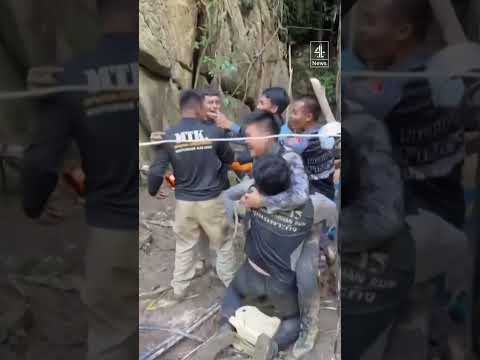 Five rescued from cave in Laos