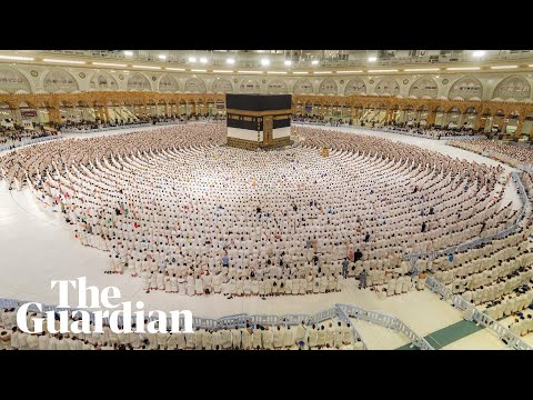Muslims around the world gather for Eid