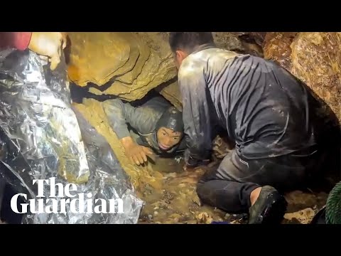 Moment rescuers pull out second Laos cave survivor