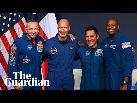 Nasa unveils astronaut crew for Artemis III mission