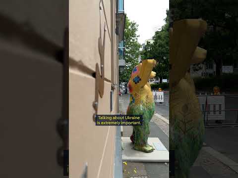 Ukrainian artist turns torture testimonies into art | DW News