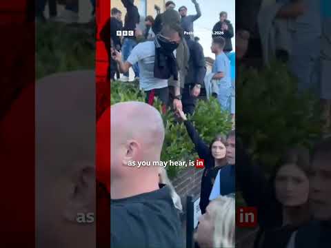 Protesters and police clash in Southampton at Henry Nowak protest. #Southampton #BBCNews