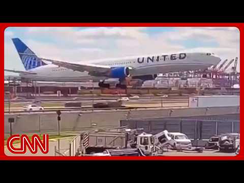 United jet hits light pole; JetBlue flight in close call with another plane