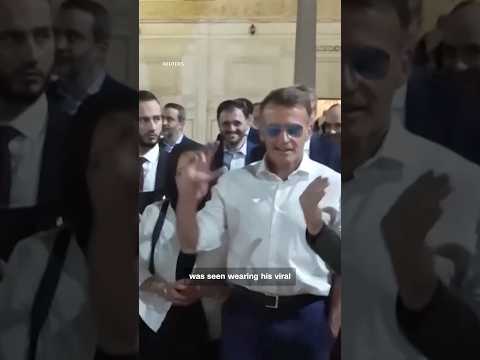 Video: Macron’s sunglasses are back