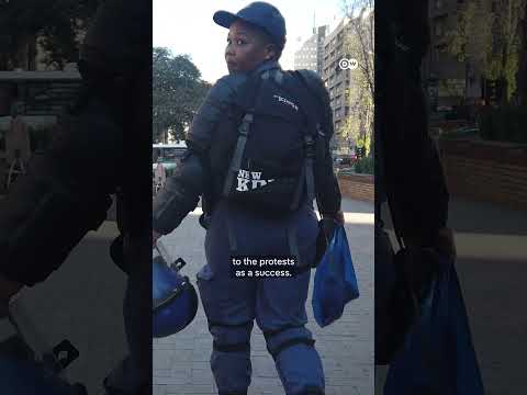 South Africa anti-immigration protests descend into looting | DW News