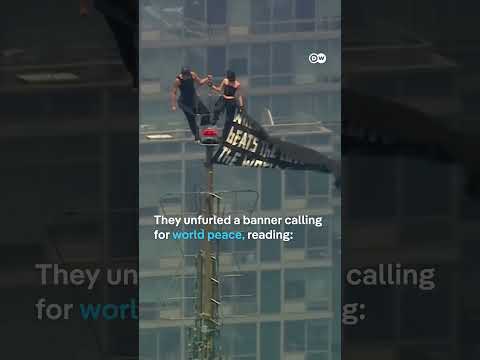 Russian daredevils arrested after climbing Empire State spire | DW News