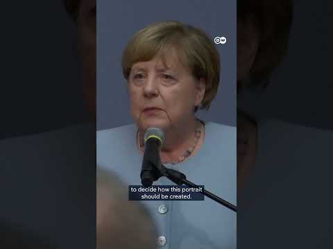 Merkel’s official portrait unveiled | DW News